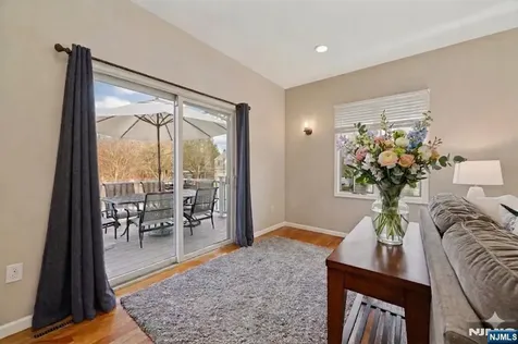 1 Laurel Court Oakland NJ 07436