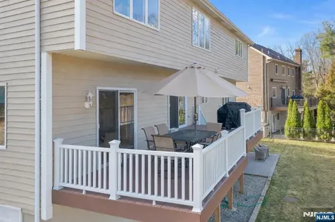 1 Laurel Court Oakland NJ 07436
