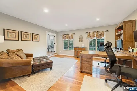 1 Laurel Court Oakland NJ 07436