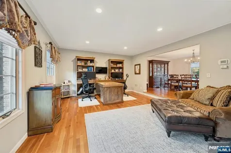 1 Laurel Court Oakland NJ 07436