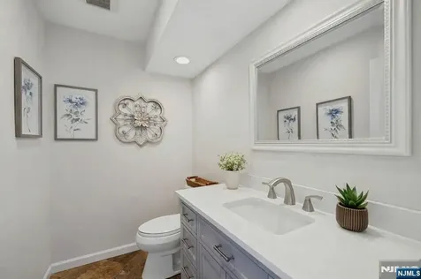 1 Laurel Court Oakland NJ 07436