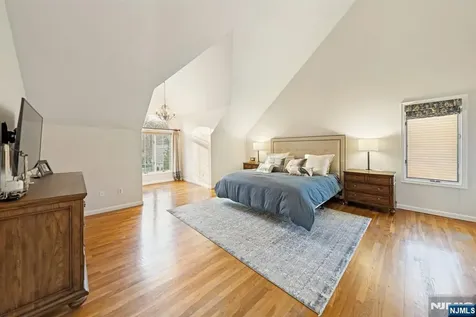 1 Laurel Court Oakland NJ 07436