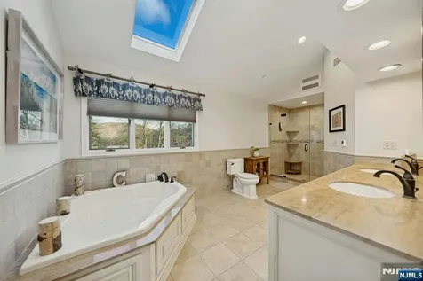 1 Laurel Court Oakland NJ 07436