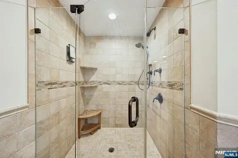 1 Laurel Court Oakland NJ 07436