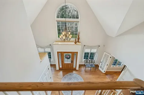 1 Laurel Court Oakland NJ 07436