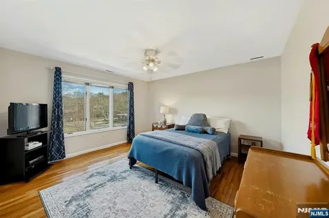 1 Laurel Court Oakland NJ 07436