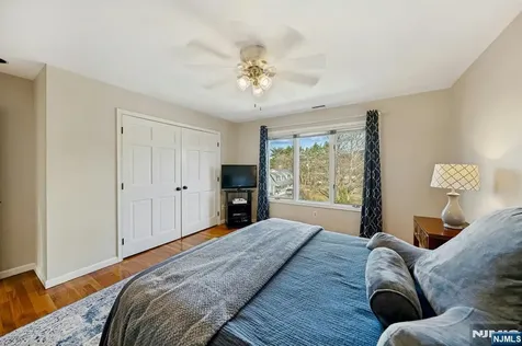 1 Laurel Court Oakland NJ 07436