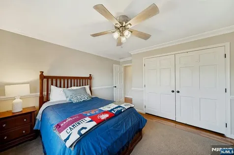 1 Laurel Court Oakland NJ 07436