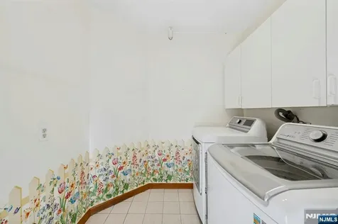 1 Laurel Court Oakland NJ 07436