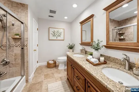 1 Laurel Court Oakland NJ 07436