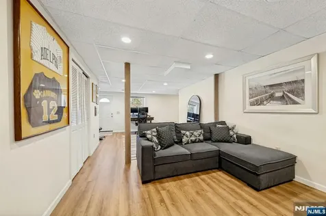 1 Laurel Court Oakland NJ 07436
