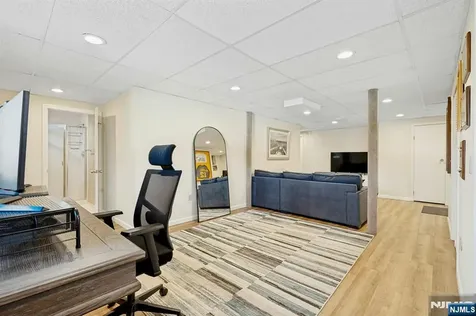 1 Laurel Court Oakland NJ 07436