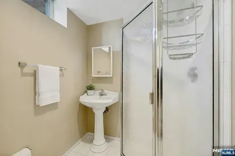 1 Laurel Court Oakland NJ 07436