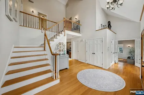 1 Laurel Court Oakland NJ 07436