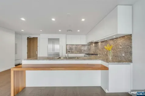 320 Adolphus Avenue Cliffside Park NJ 07010