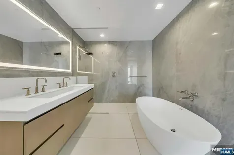 320 Adolphus Avenue Cliffside Park NJ 07010