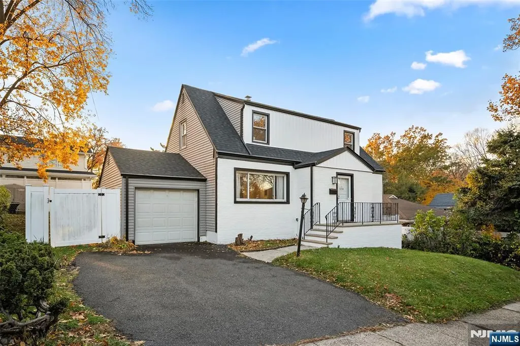 636 Elm Avenue Ridgefield NJ 07657