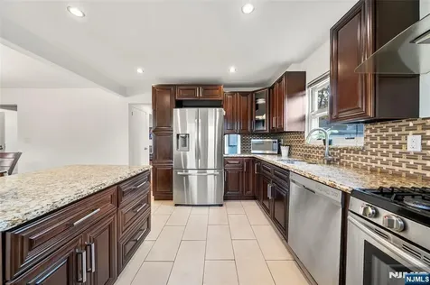636 Elm Avenue Ridgefield NJ 07657