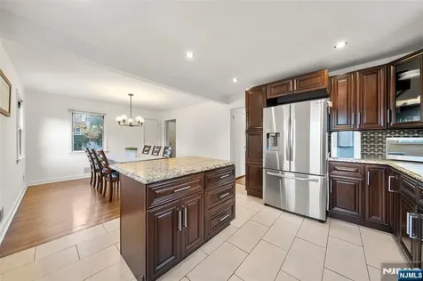 636 Elm Avenue Ridgefield NJ 07657