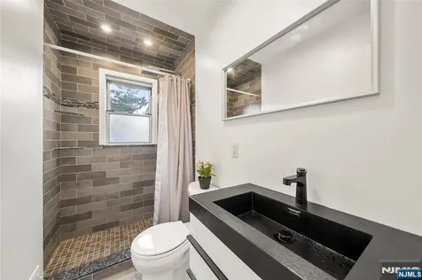 636 Elm Avenue Ridgefield NJ 07657
