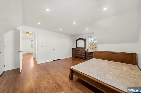 636 Elm Avenue Ridgefield NJ 07657