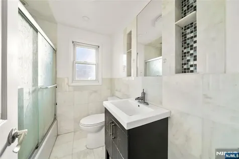 636 Elm Avenue Ridgefield NJ 07657