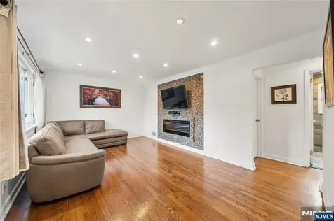 636 Elm Avenue Ridgefield NJ 07657