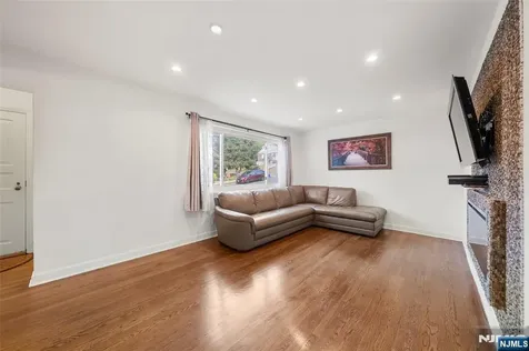 636 Elm Avenue Ridgefield NJ 07657