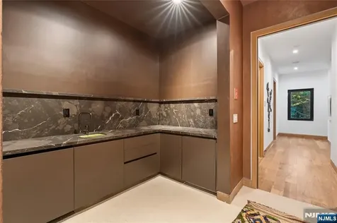 48 Pleasant Avenue Upper Saddle River NJ 07458