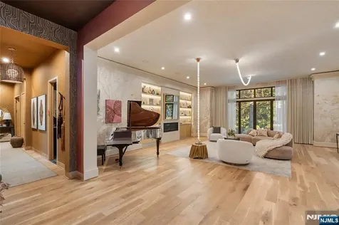 48 Pleasant Avenue Upper Saddle River NJ 07458