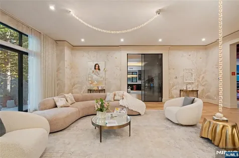 48 Pleasant Avenue Upper Saddle River NJ 07458