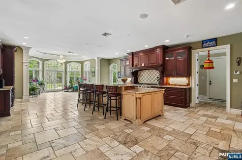 35 Echo Ridge Road Upper Saddle River NJ 07458
