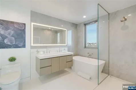 320 Adolphus Avenue Cliffside Park NJ 07010