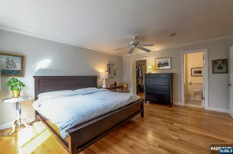 598 Sanderling Court Secaucus NJ 07094
