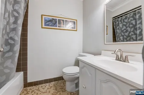 598 Sanderling Court Secaucus NJ 07094