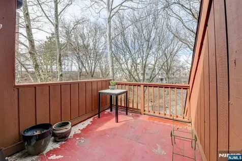 598 Sanderling Court Secaucus NJ 07094