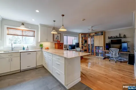 598 Sanderling Court Secaucus NJ 07094