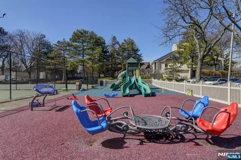 598 Sanderling Court Secaucus NJ 07094