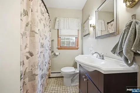 15 Colgate Road Oakland NJ 07436