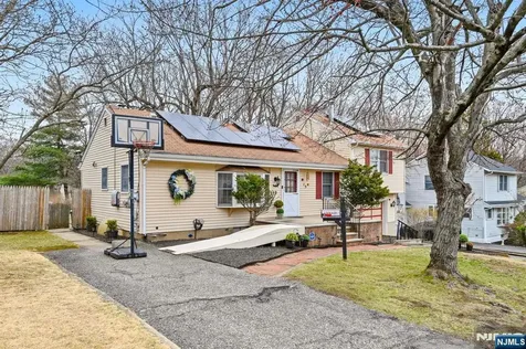 15 Colgate Road Oakland NJ 07436