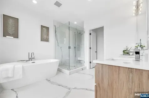 2 Skye Drive Paramus NJ 07652