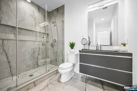 2 Skye Drive Paramus NJ 07652