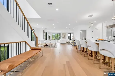 2 Skye Drive Paramus NJ 07652