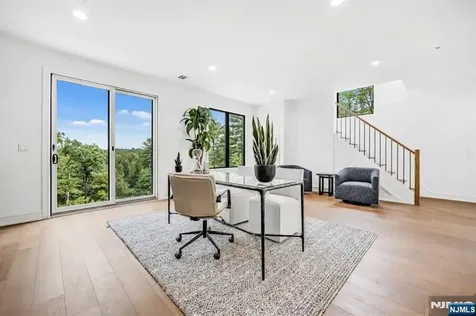 2 Skye Drive Paramus NJ 07652