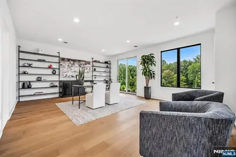 2 Skye Drive Paramus NJ 07652