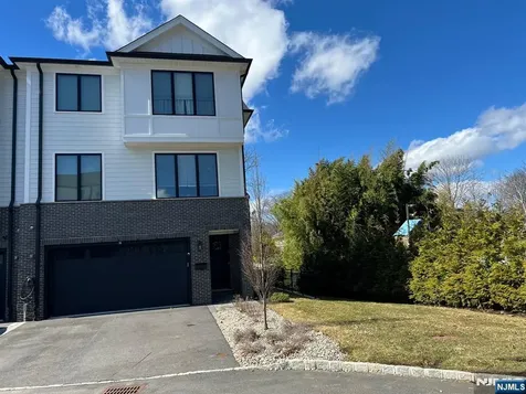 2 Skye Drive Paramus NJ 07652