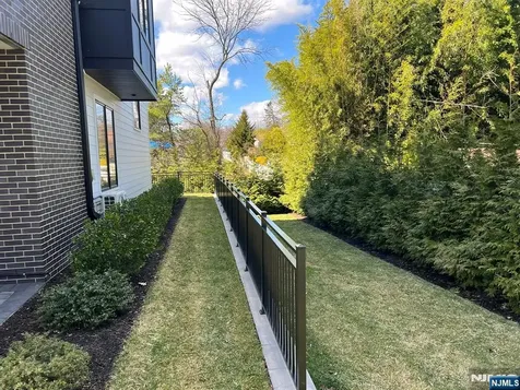 2 Skye Drive Paramus NJ 07652