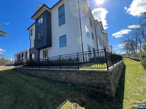 2 Skye Drive Paramus NJ 07652