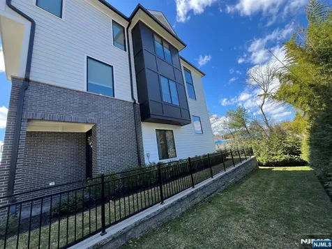 2 Skye Drive Paramus NJ 07652