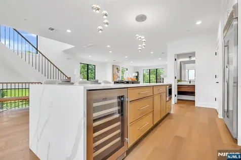 2 Skye Drive Paramus NJ 07652